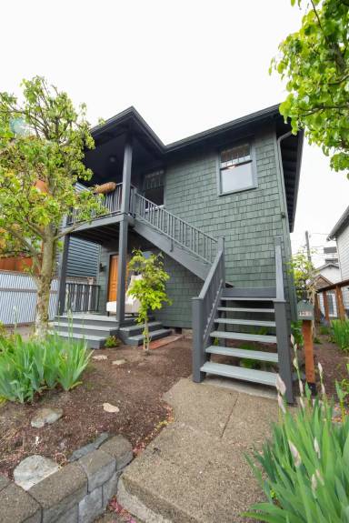 Main picture of 1208 E Barclay Ct