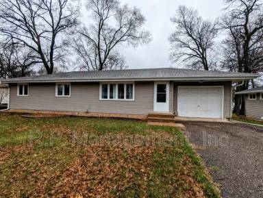 Main picture of 15 103rd Ave NW