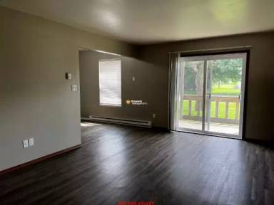 Main picture of 1395 Moreland St