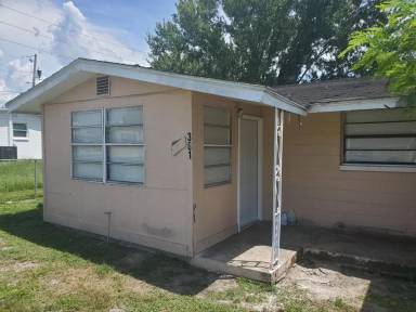 Main picture of 301 SW 3rd Ter
