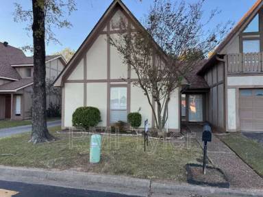 Main picture of 1005 Town Lake Dr