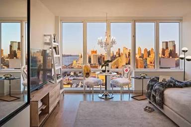 Main picture of 603 W 42nd St