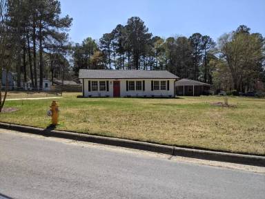 Main picture of 1603 Foxwood Dr