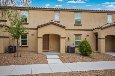 Main picture of 4590 Townwall St