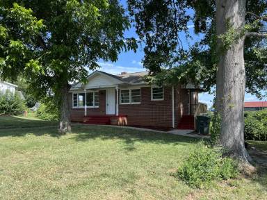 Main picture of 305 E South 2nd St