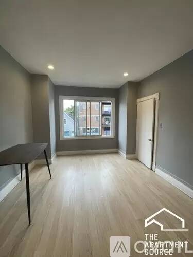 Main picture of 3249 N Elston Ave