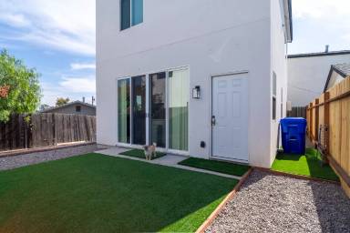 Main picture of 5123 Tipton St