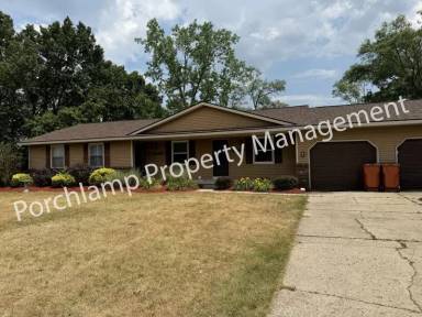 Main picture of 4544 Sarafield St NE