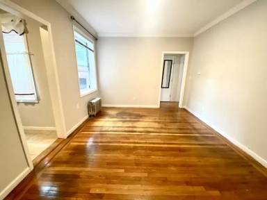 Main picture of 1882 Broadway