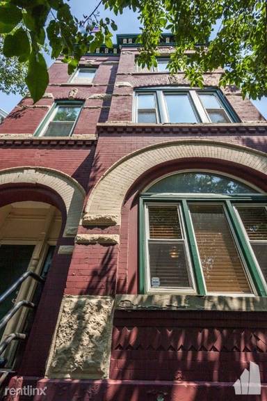 Main picture of 1031 N Paulina St