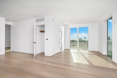 Main picture of 1136 N La Cienega Blvd