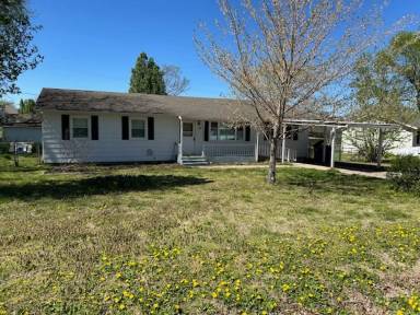 Main picture of 116 Hedge Dr
