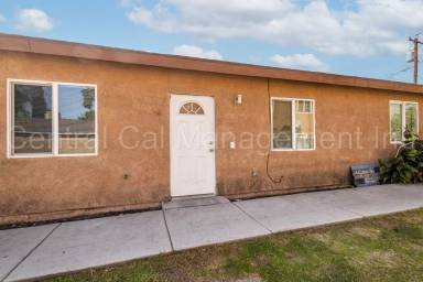 Main picture of 703 N St