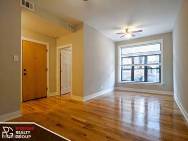 Main picture of 627 W Oakdale Ave