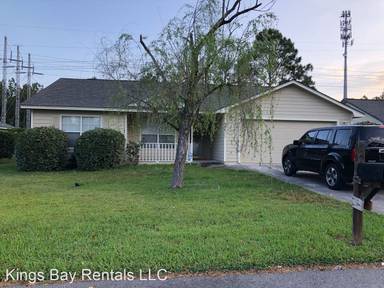 Main picture of 404 McQueen Cir