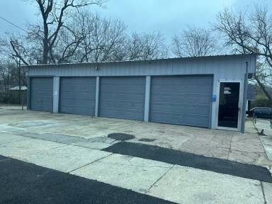 Main picture of 500 N Houston Ave