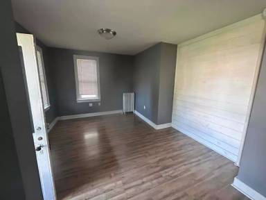 Main picture of 207 E Walnut St