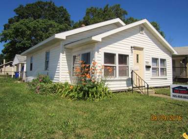 Main picture of 2119 N Washington St