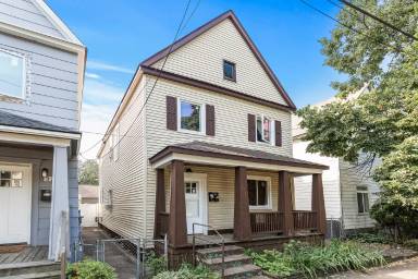Main picture of 226 12th Ave NE