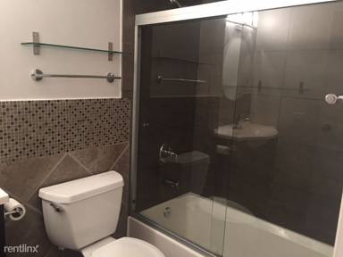 Main picture of 1212 N La Salle Dr Apartments