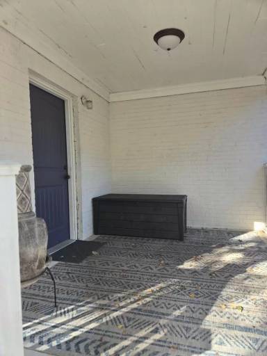 Main picture of 710 W Lakeview Ave