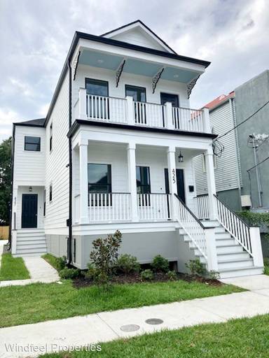 Main picture of 427 S Lopez St
