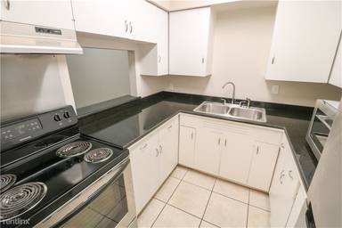 Main picture of 916 W 23rd St