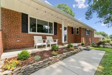 Main picture of 7412 Farnum St
