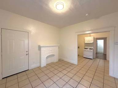 Main picture of 930 W 62nd St