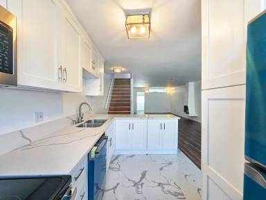 Main picture of 418 S Palm Dr