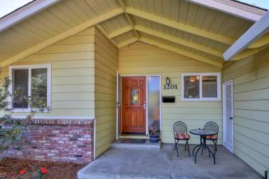 Main picture of 1201 Oak Ave