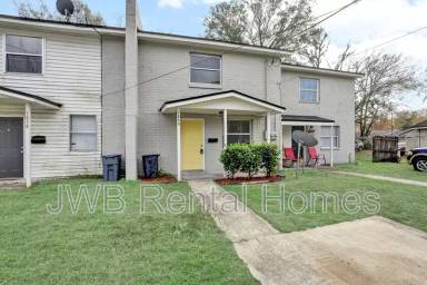 Main picture of 1840 Broadway Ave