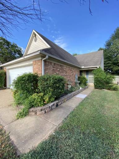 Main picture of 5335 Russell Dr