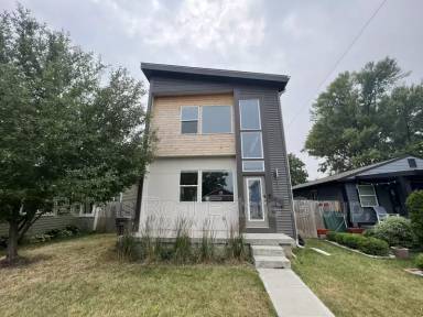 Main picture of 2201 Pleasant St