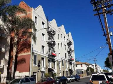 Main picture of 425 S Grand View St