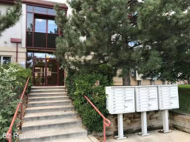 Main picture of 2800 Aurora Ave