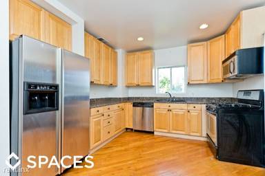 Main picture of 4051 N Kilbourn Ave