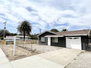 Main picture of 16510 Lakeshore Dr