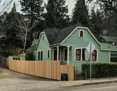 Main picture of 411 S Auburn St