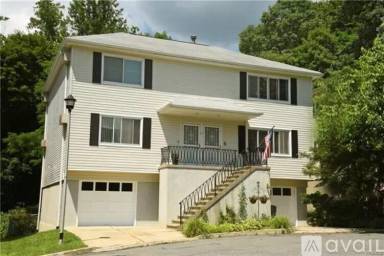 Main picture of 51 Dell St