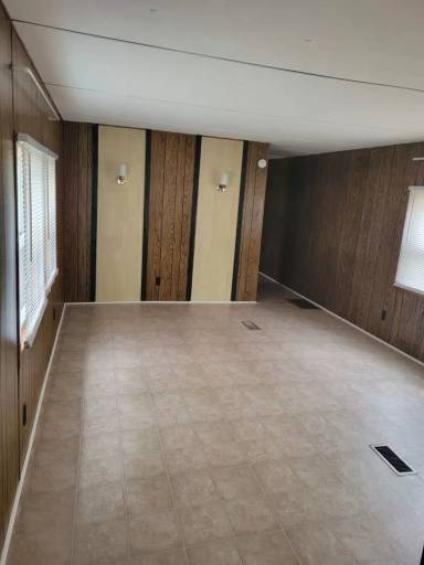 Main picture of 2100 W Mason Ave