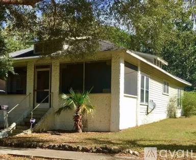 Main picture of 225 NE Tuscawilla Ave