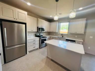 Main picture of 1020 Holiday Dr