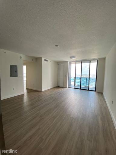 Main picture of 25 NE 5 St
