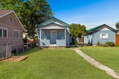 Main picture of 2021 Johns Ave