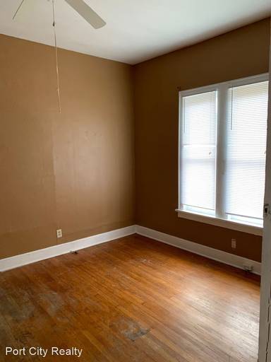 Main picture of 410 1/2 Wyandotte St