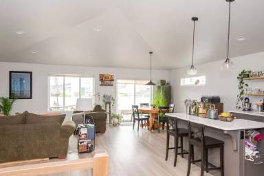 Main picture of 701 Albert Dr W