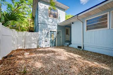 Main picture of 719 S Shores Rd