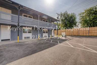Main picture of 2432 E 10th St