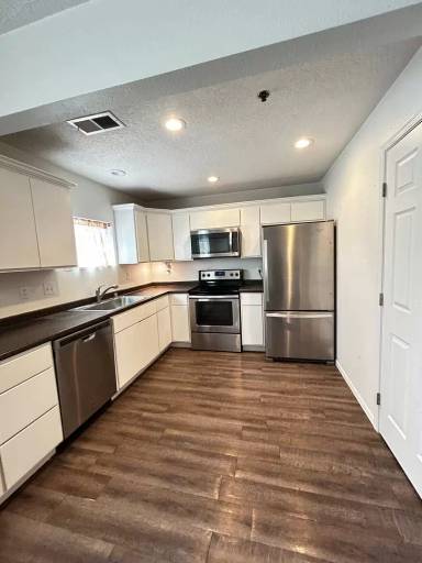 Main picture of 1808 Gold Ave SE